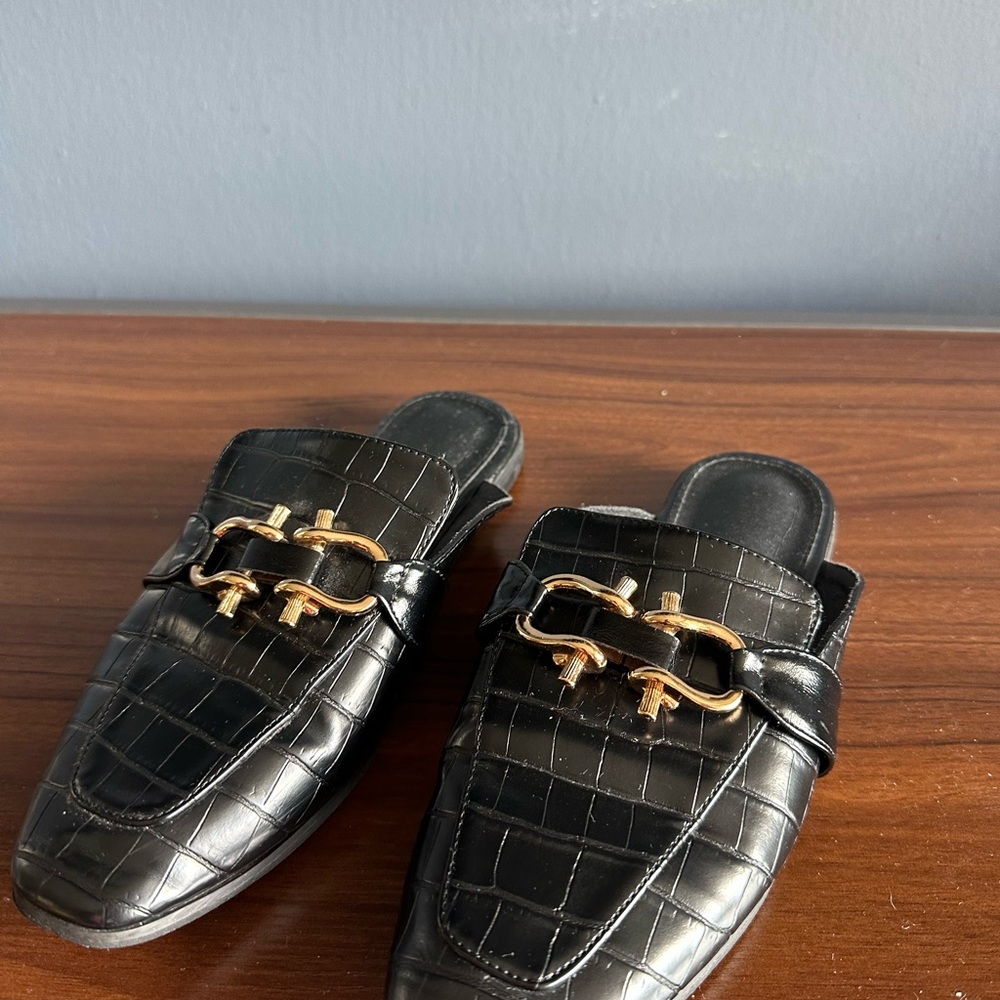 Elegant Black Leather Slip-On Loafers with Gold Accent
